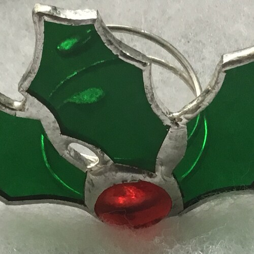 Stunning stained glass set of holly and berries napkin holders. Christmas napkin holders. Stained glass decor, stained glass shops ornaments
