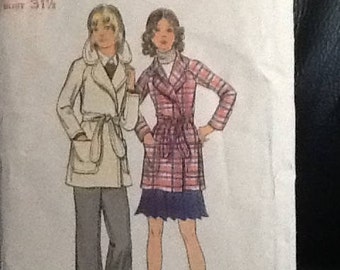 retro 1970 Butterick 6528 -size 8- misses Jacket- cut with all pieces- semi-fitted wrapped jacketlarge collar, huge pockets, and ties
