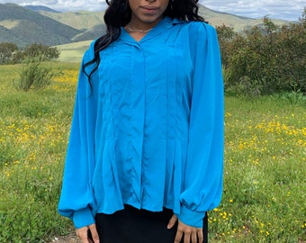 Silky Bright Blue Blouse - Beautiful Blue Long Sleeve Button Up Collared Pleated Blouse - vintage Secretary Blouse - Taille Moyenne à Grande