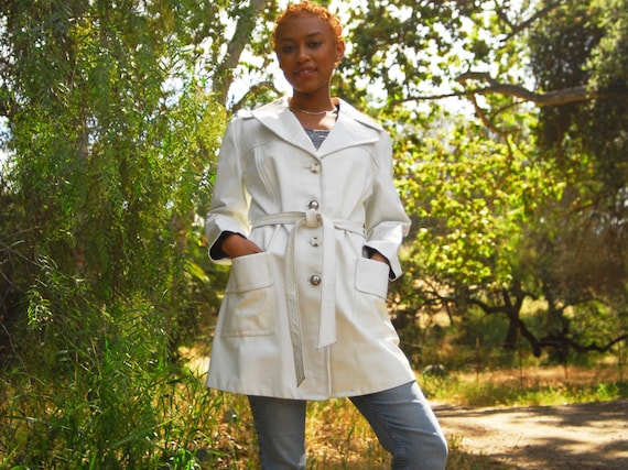 White Leather Mod Style Jacket with Belt - 1960s M