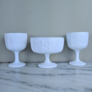 Vintage Oak Leaf Milk Glass Centerpiece Lot, White FTD Milk Glass Pedestal Vase Bowl Set Bulk, County Chic Wedding Table Décor