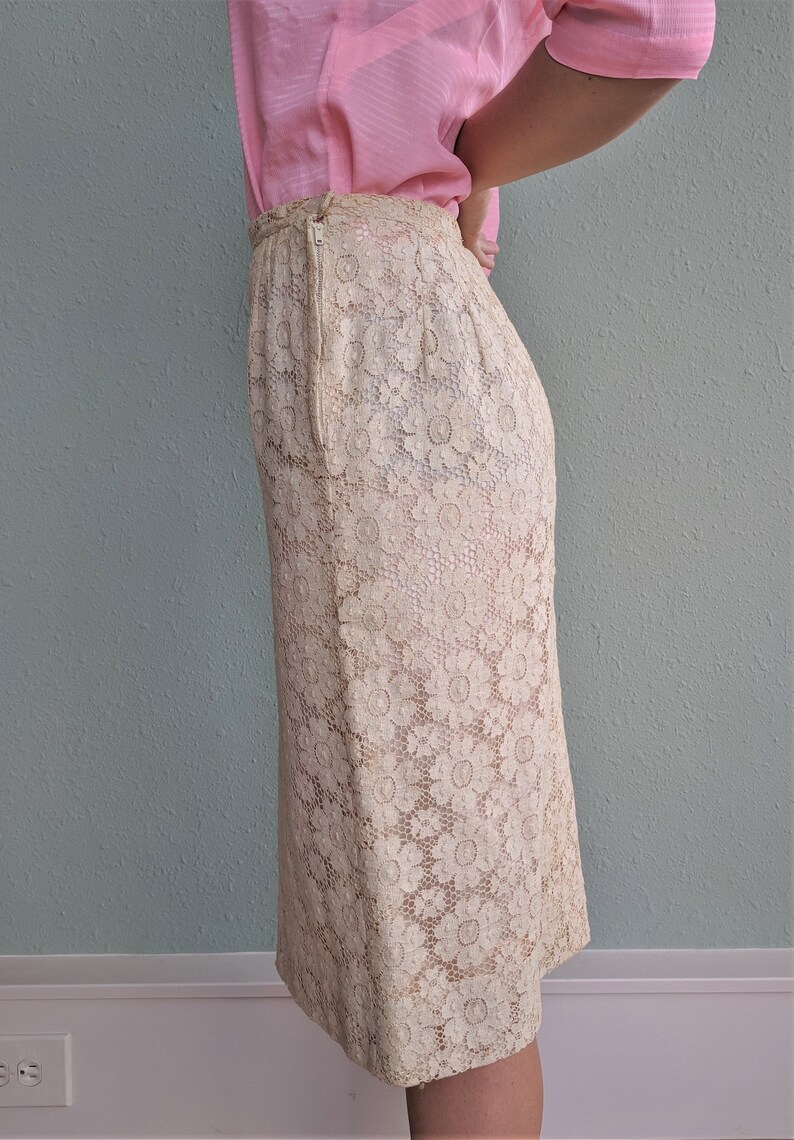 Vintage Cream Ivory Floral Lace Skirt Mad Men Pin Up Rockabilly Skirt XS Knee Length High Waist Pencil Work Skirt 1950s Lace Pencil Skirt