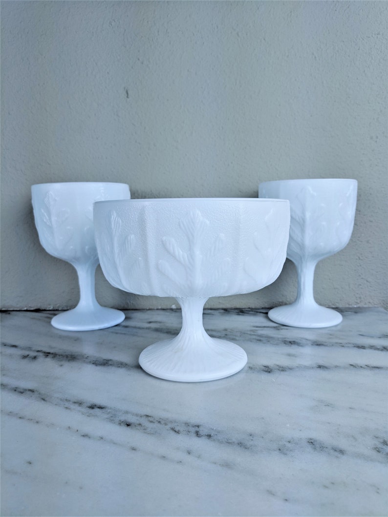 County Chic Wedding Table D\u00e9cor White FTD Milk Glass Pedestal Vase Bowl Set Bulk Vintage Oak Leaf Milk Glass Centerpiece Lot