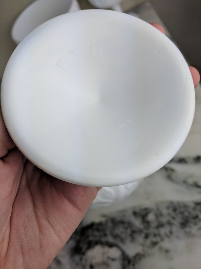 County Chic Wedding Table D\u00e9cor White FTD Milk Glass Pedestal Vase Bowl Set Bulk Vintage Oak Leaf Milk Glass Centerpiece Lot