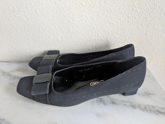 Size 7 Ferragamo Vara Bow Pumps Heels, Vintage Bl… - image 4