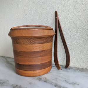 Wiaderko na lód Mid Century Danish Teak Wiggers, drewniane klepkowe wiaderko na lód MCM, wystrój baru Mad Men Bar Cart Barware, prezent dla niego