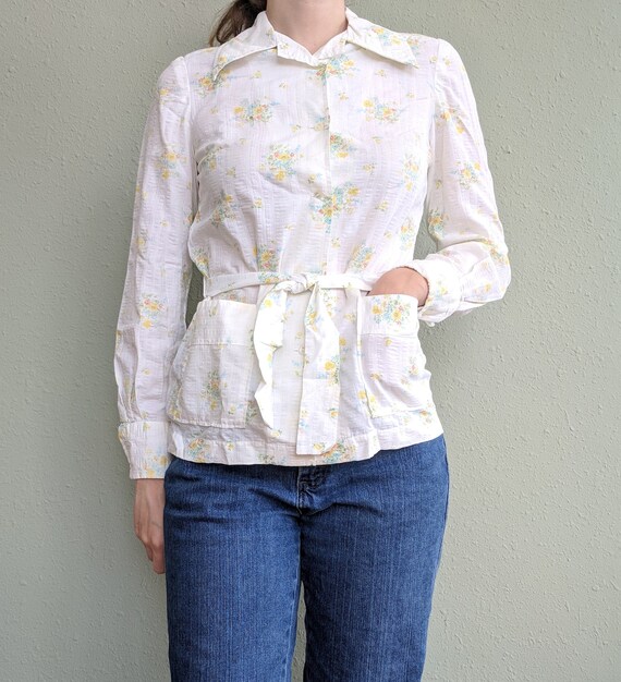 1950s White Floral Belt Shirt, Vintage Ladies Whi… - image 4