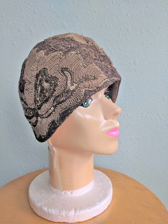 1920s Couture Flapper Skullcap, Art Deco Sequin B… - image 1