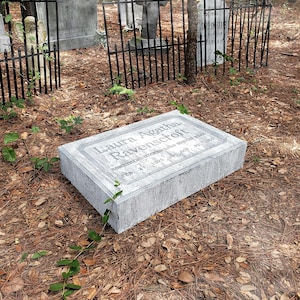 Evil Soul Studios Ground Series Laura Ravenscroft Tombstone Halloween