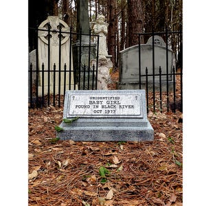 Evil Soul Studios Unidentified Baby Girl Tombstone Graveyard Halloween Cemetery Prop