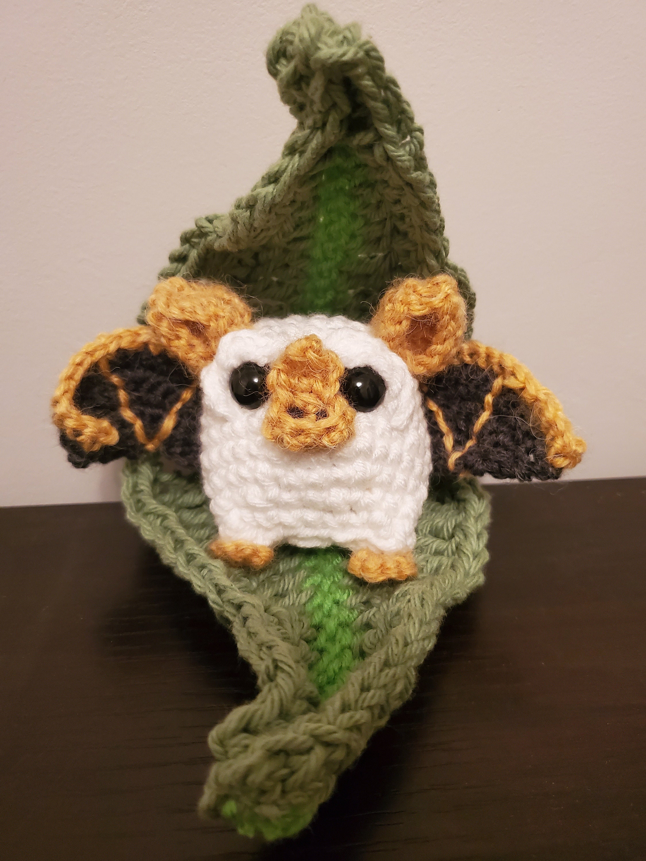 39 Bat Crochet Patterns for Halloween Decor, Gifts, and Spooky-Cute Amigurumi 35 Honduran White Bat & Leaf Crochet