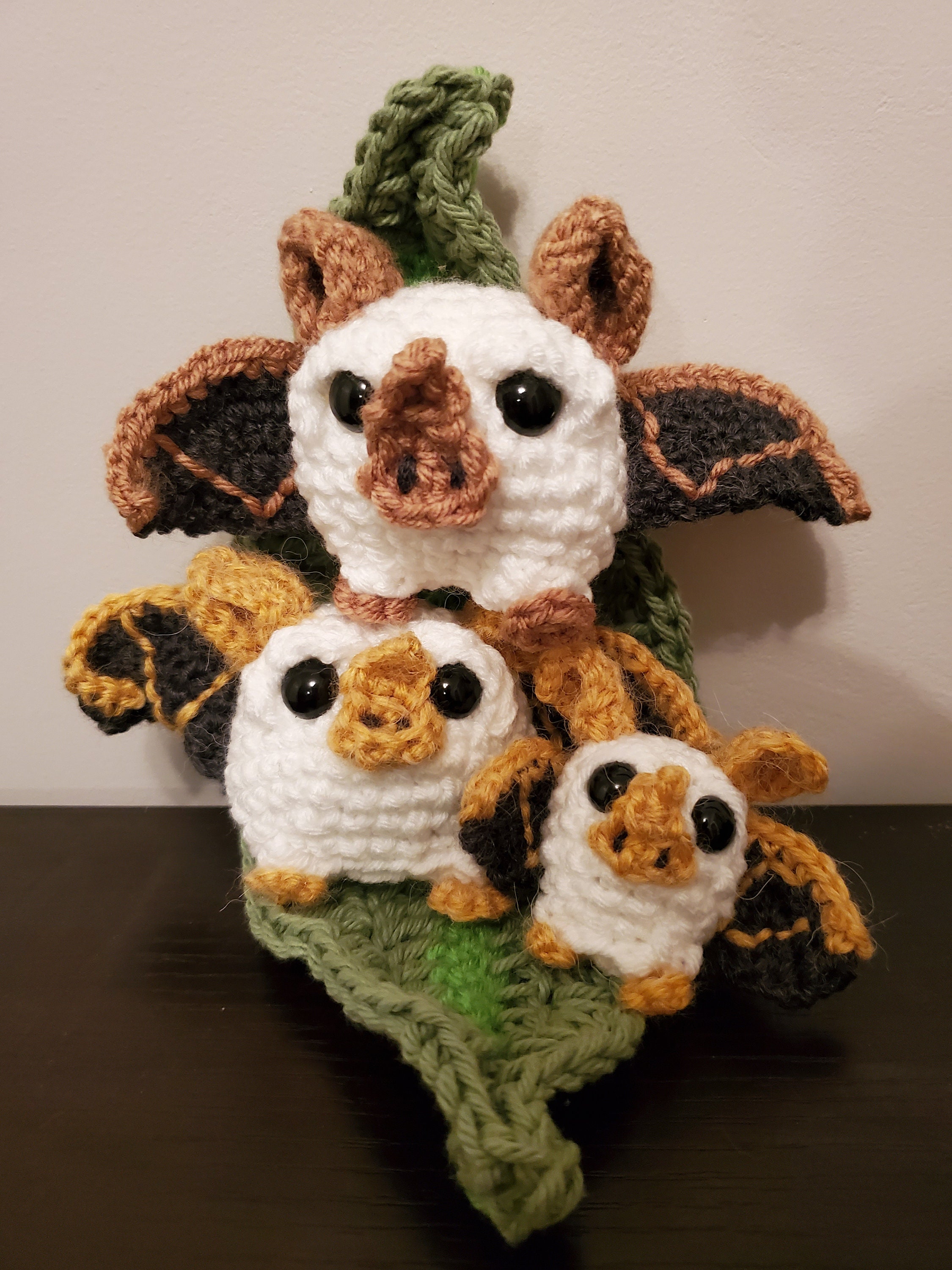 39 Bat Crochet Patterns for Halloween Decor, Gifts, and Spooky-Cute Amigurumi 39 Honduran White Bat Family & Leaf Crochet