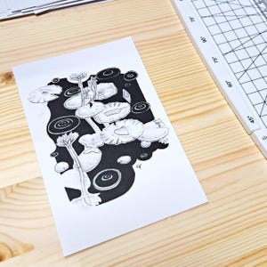 蓮と睡蓮の葉のポストカード | 白黒イラスト入りアートプリントカード、オーストラリアの植物のスケッチ | ご注文ごとに無料ギフト付き!