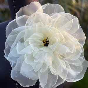 Toque ligero de tela amarilla/verde/alfiler de organza/flor/broche/accesorio de boda hecho a mano/pieza de declaración/dama de honor/flor de gran tamaño