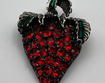 Rhinestone strawberry brooch/Japanned metal/ Vintage /Red and green glass rhinestones / Gift/ Summer accessories