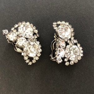 D&E Juliana Clip on Clear Rhinestone earrings, Vintage mid century clip on earrings wedding ,sparkle, old,