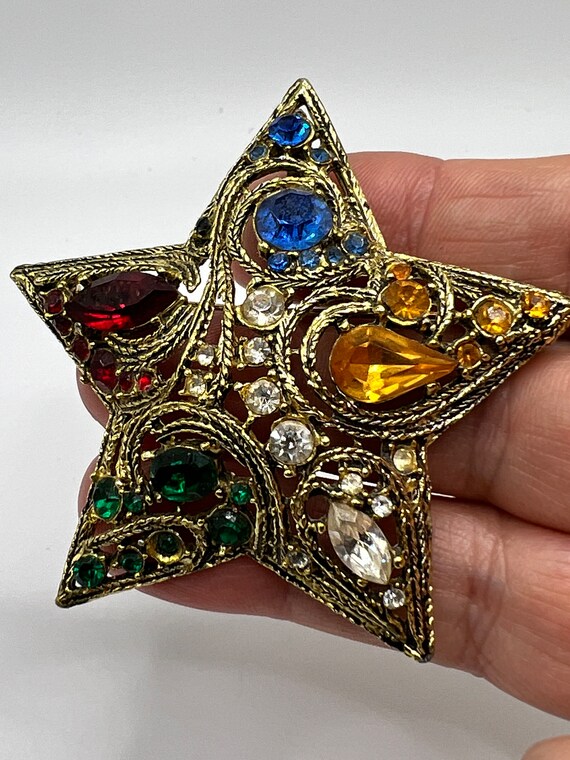 Star brooch, LA ROCO gold tone metal multicolor r… - image 3