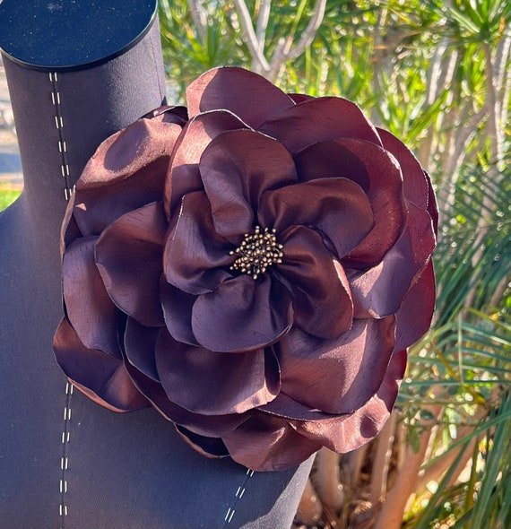 SATIN ROSE BROOCH CHOCOLATE BROWN SATIN ROSE BROOCH CHOCOLATE BROWN