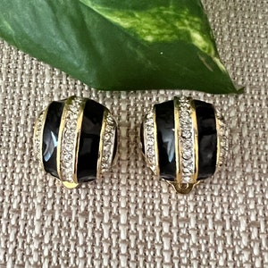 Clip Kenneth J Lane, vintage, clip a bottone su orecchini, metallo color oro smaltato nero con cristalli di vetro, regalo per lei, vintage,