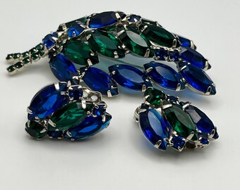 Broche semiparure con hojas en forma de cúpula y pendientes de clip con cristales de cristal azul real y esmeralda, accesorios de boda semiparure vintage