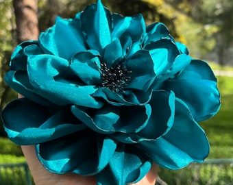 Anstecknadel / smaragdgrüne Anstecknadel Blume / Brosche / handgemachtes Hochzeitsaccessoire / Party/Geburtstag/Brautjungfer / grüne Blume/ Brautjungfer Brosche
