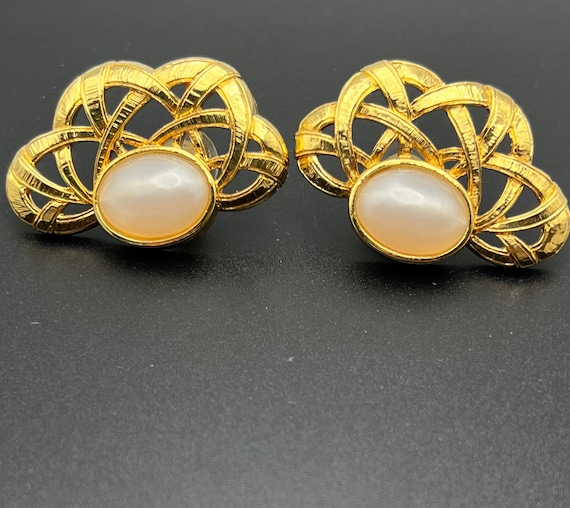 Avon earrings hotsell vintage