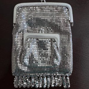 Cartera de mano y monedero de noche vintage, cartera de mano de noche de malla metálica plateada con borlas, juego de dos, regalo para ella