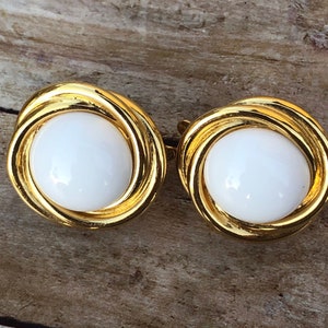 Brincos de pressão com botão TRIFARI TM, cabochão branco em metal dourado, presente para ela