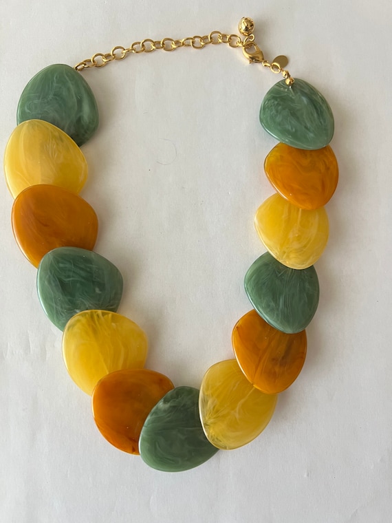 Collier Vintage Avec Perles En Résine/plastique - Bijou Fantaisie Rétro - Occasion