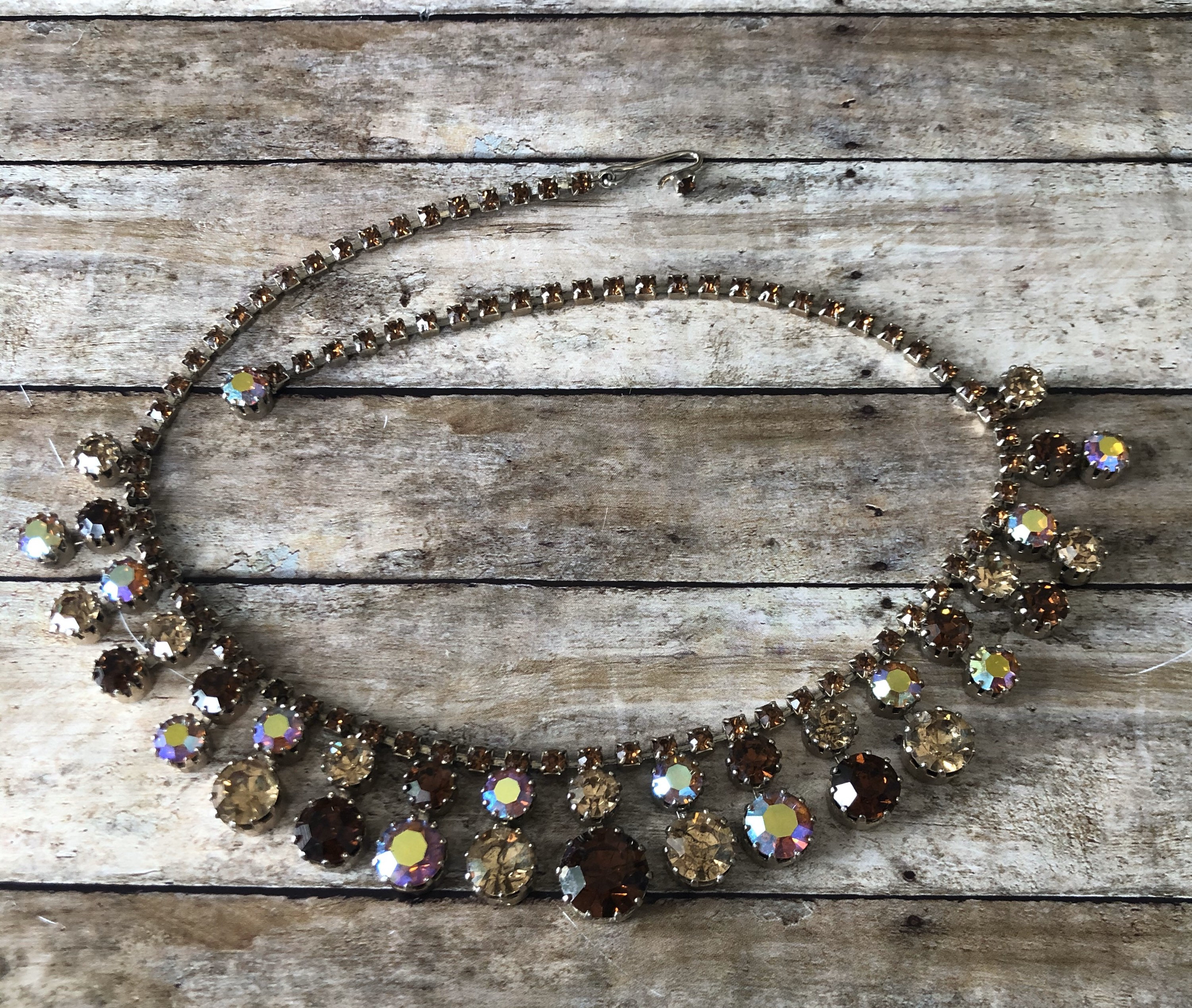 Weiss necklace shop