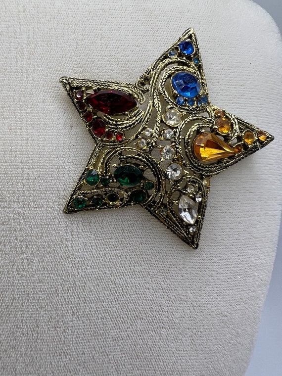 Star brooch, LA ROCO gold tone metal multicolor r… - image 5