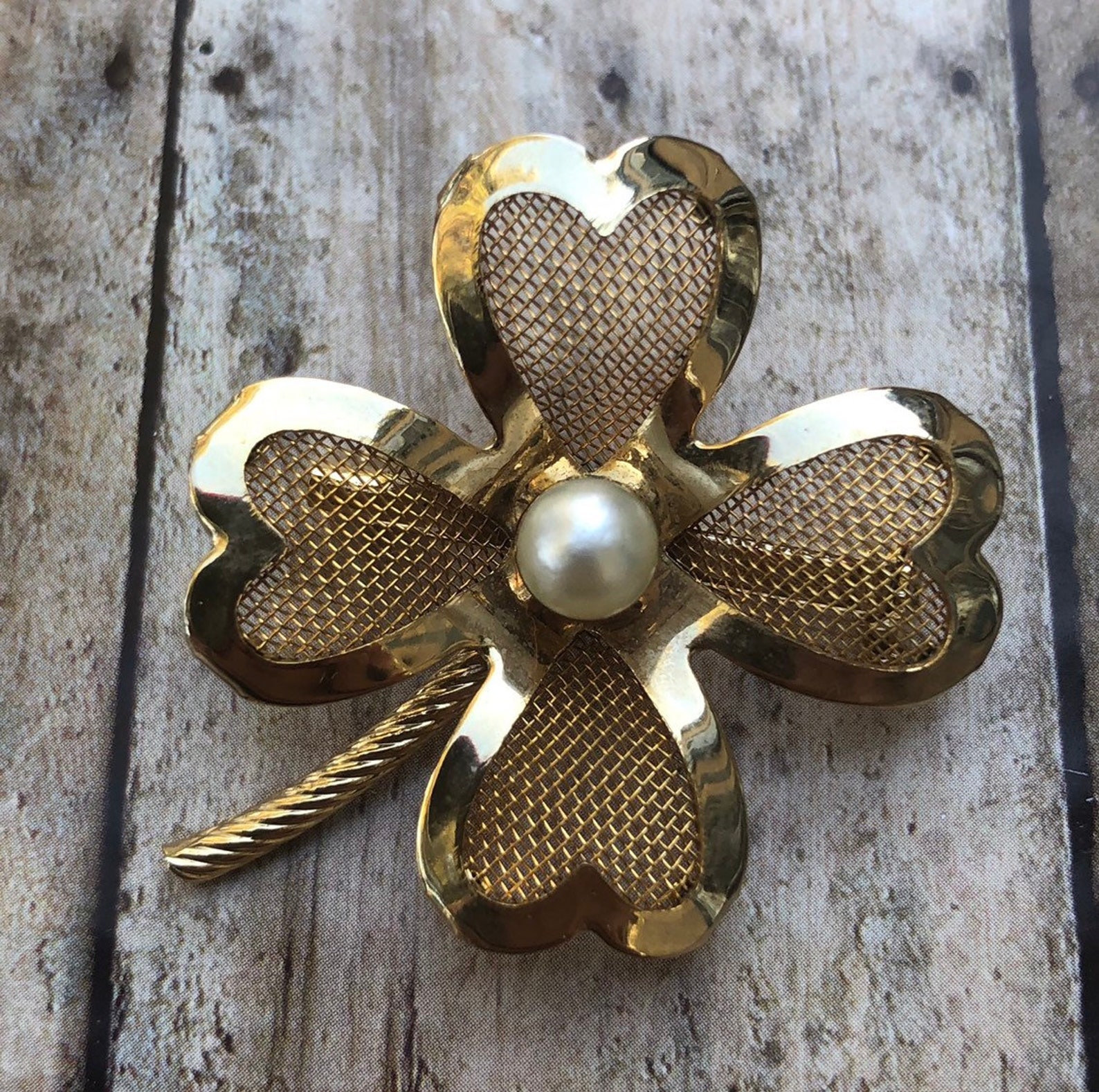 Irish Brooch Vintage Clover /mid Century/ Gold Tone Mesh Metal Flower