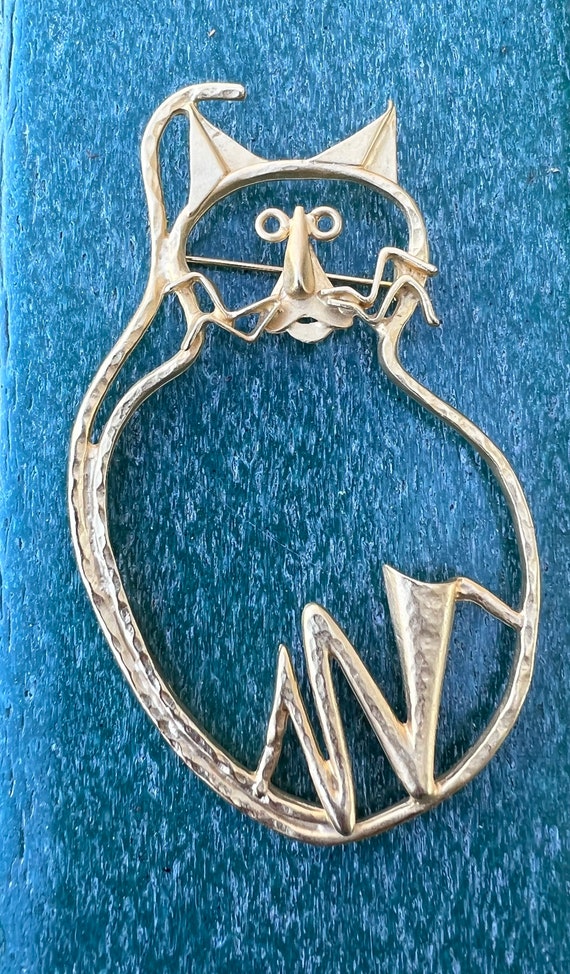 Funny cat brooch, gold tone metal  brooch, vintage