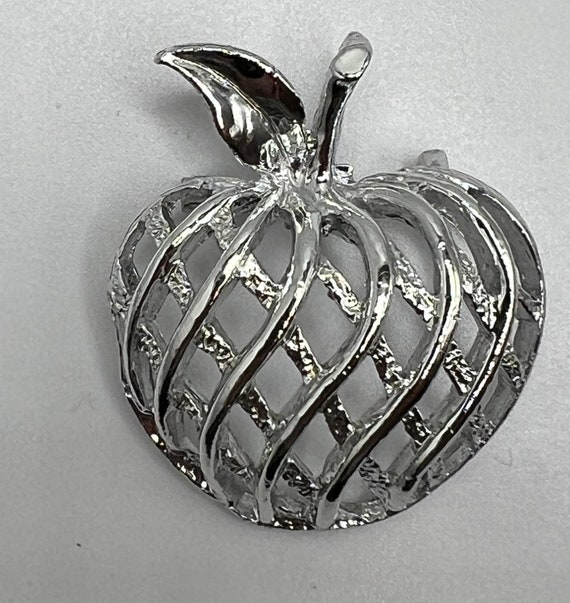 Apple  brooch/ Vintage/Gerrys apple brooch /Silver