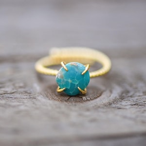 Turquoise Ring,Raw Stone Ring, Turquoise,Raw Turquoise Ring, Stacking Ring,Turquoise Jewelry,Gold Turquoise Ring,Geode Ring,BOHO Ring,OOAK