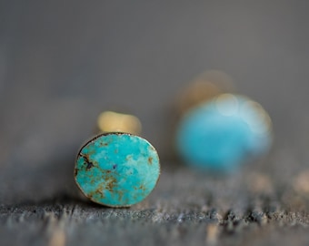 Boucles d&#39;oreilles turquoise brute,Boucles d&#39;oreilles bleus bruts,Tiges d&#39;oreilles turquoise,Bijoux turquoise bleu,Petite boucle d&#39;oreilles,Bijoux délicats,Pierre de naissance de décembre