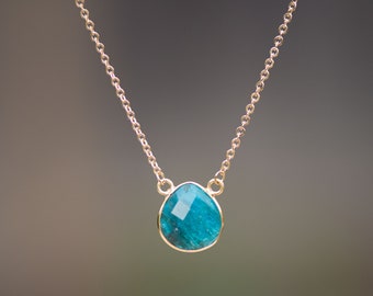 Raw Gemstone Necklace, Gem Necklace, Gemstone Choker, Layered Necklaces, Gold Gemstone Necklace, Apatite Crystal Necklace, Apatite Jewelry