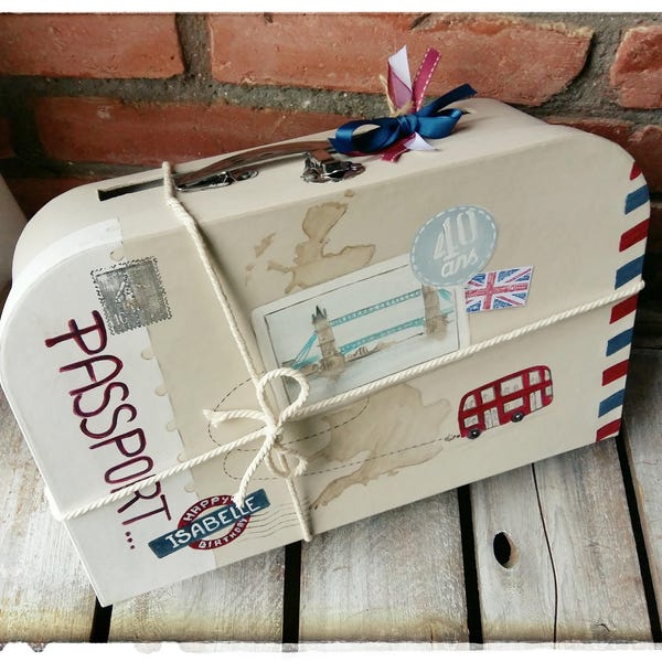 Boite Valise Anniversaire, cagnotte pour voyage, destination Londres,   "So British", taille moyenne