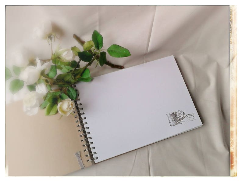 Guestbook or photo album Voyage image 2