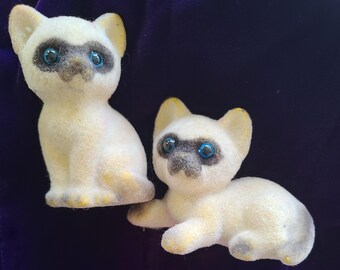 JOSEF ORIGINAL flocked siamese kitten figurines. Midcentury blue eyes