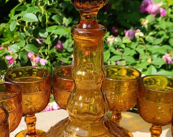 TIARA INDIANA GLASS Gold Sandwich Glass Decanter With Stopper And 8 Cordials Vintage Circa 1970's Pressed Glass Barware