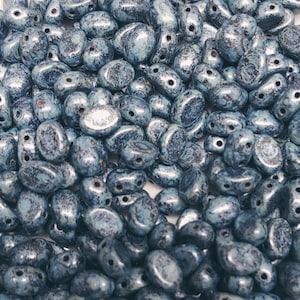 Samos® par Puca® Paris Metallic Mat Blue Spotted, 2-Hole 5x7mm Czech Glass, 23980-65325-25 Beads