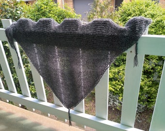Alpaca shawl in dark grey suri