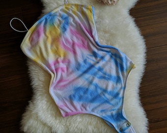 BEVERLY - vintage 80s tie dye bodysuit, colorful ribbed cotton lingerie teddy, retro cozy cute lingerie onesie (1980s)