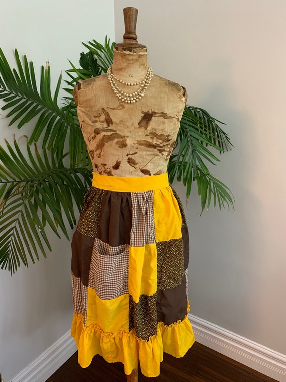 VINTAGE HOSTESS SET - matching patchwork apron, t… - image 5