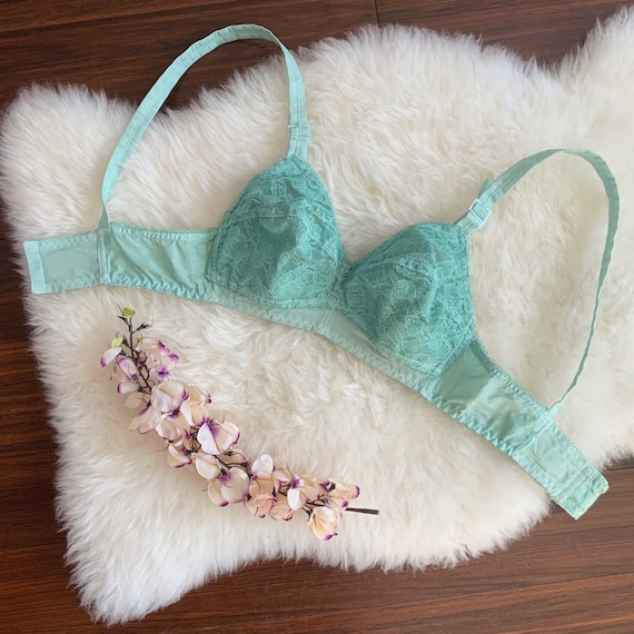 ANNETTE Vintage Teal Green Bullet Bra, Hand-dyed FIGURETTE Lace Cone  Brassiere, 28CC, Deadstock Mid-century Pin-up Lingerie 1950s 1960s -   Canada