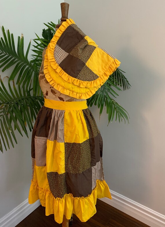 VINTAGE HOSTESS SET - matching patchwork apron, t… - image 2