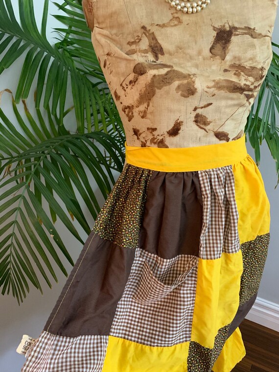 VINTAGE HOSTESS SET - matching patchwork apron, t… - image 6