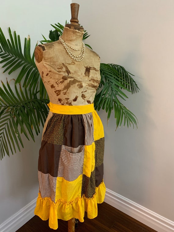 VINTAGE HOSTESS SET - matching patchwork apron, t… - image 7