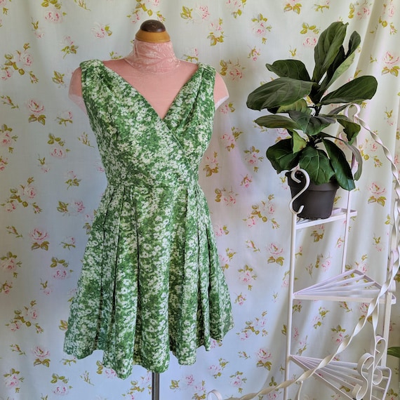 GREEN FLORAL DRESS - vintage green and white cotton day-dress, nipped waist  full skirt, cross-over bust, retro pin-up frock (1950s 1960s)